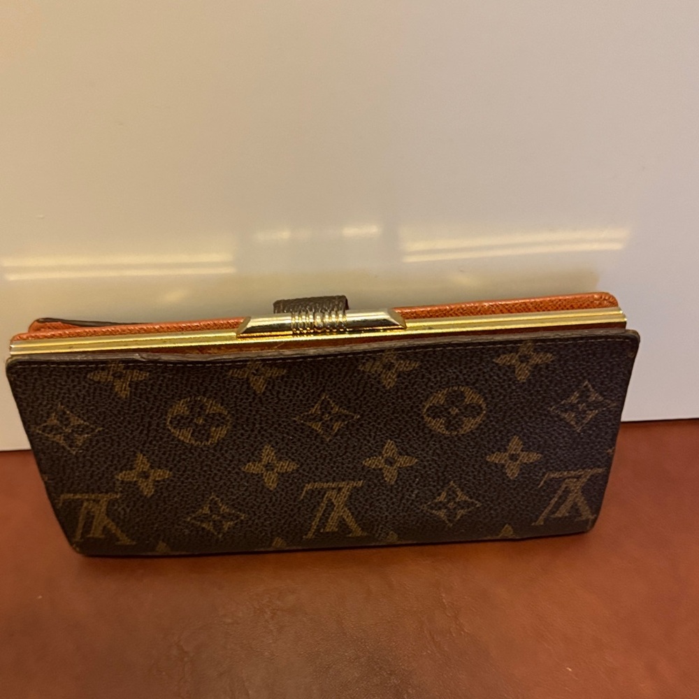 Louis Vuitton Classic Monogram Vintage Wallet - Picture 4 of 16